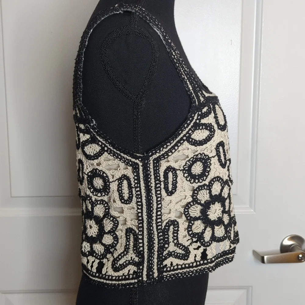 NEW Rebellion Crochet Tank Top Floral Fully Lined Crop Black and Cream Size XS - Picture 6 of 12